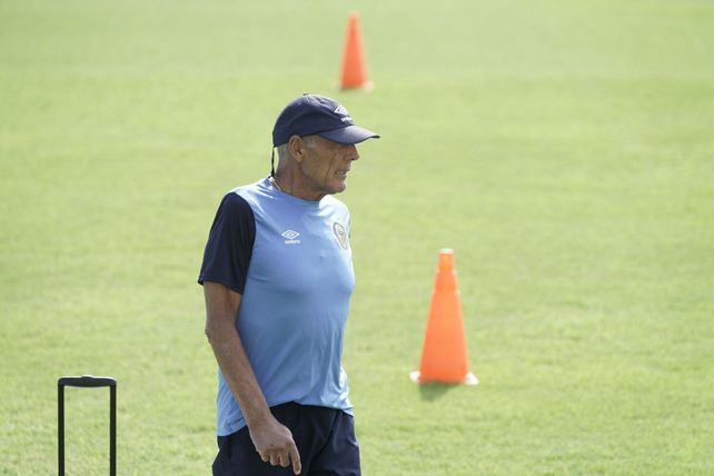 Russo entiende que el partido contra Barracas Central es importante y por eso apuesta por los titulares.