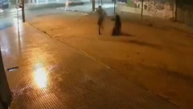 El carnicero había sido abordado por al menos dos delincuentes cuando se dirigía al frigorífico en el que trabaja.