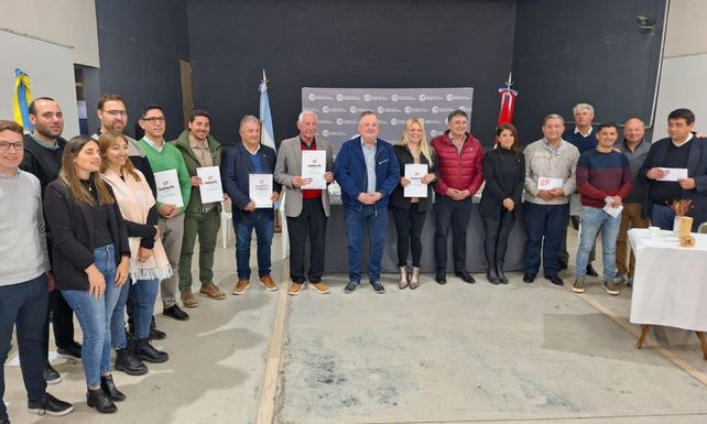 En Ceres se firmaron convenios provinciales y entregaron aportes a MMyCC por alrededor de $ 400 millones