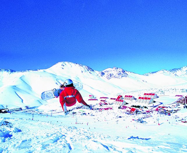 Volar en la nieve y gozar del paisaje.