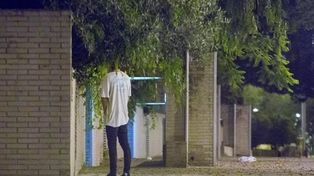 Aplican un infalible repelente para disuadir a los hombres que orinan en la vía pública