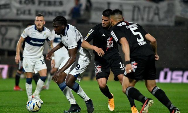 La derrota de Gimnasia en cancha de Deportivo Riestra se sumó a la que había sufrido contra Unión.
