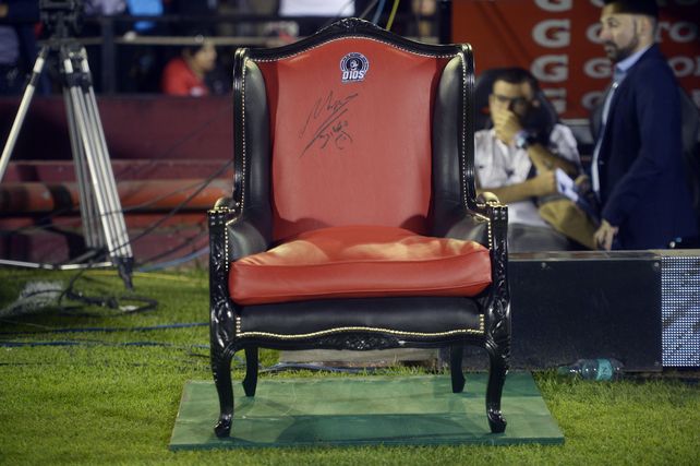 Dalma Maradona quiere el sillón que Newells le regaló a su papá