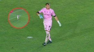 El Patón Guzmán dio la nota en la Copa de Campeones de la Concacaf con una particular jugada.