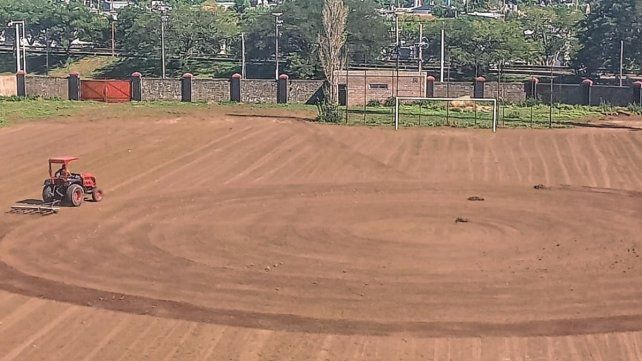 Colón reacondiciona el campo auxiliar Rafael Batres