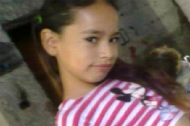 Con profundo dolor, inhumaron los restos de la nena bonaerense muerta a golpes e incinerada en una parilla