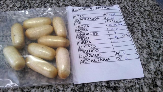 Encontraron muerta a una mujer que trasladaba cápsulas de cocaína en su estómago