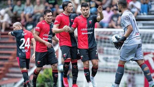 Colón debuta en la Liga Profesional ante Lanús en Santa Fe
