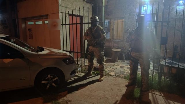 La policía detuvo a dos jóvenes y se investiga si tuvieron participación en el asesinato del playero Bruno Bussanich el pasado sábado.