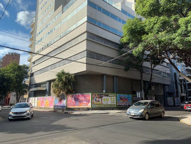 En Dorrego y San Juan, donde funcionaba un lavadero, se construyó un edificio que no está finalizado. 