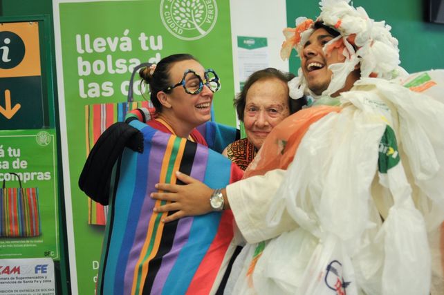 No más bolsas plásticas: destacan la respuesta de los vecinos a la medida que rige en la ciudad
