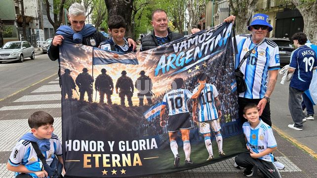 Santafesinos, presentes en el Monumental para vivir la última noche de Messi con la Selección