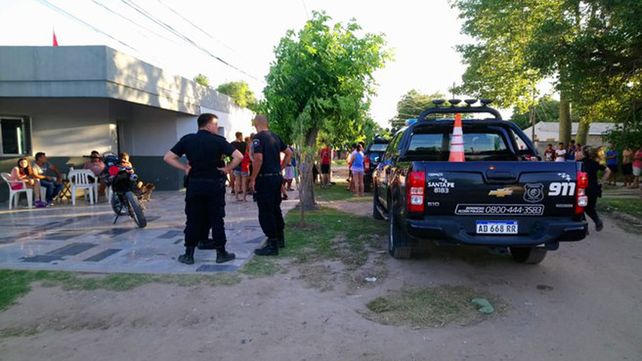Mató a tres personas, hirió a otras dos y escapó