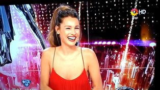 Pampita Ardohain y su vestido sexy en ShowMatch