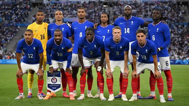 Con Alexandre Lacazette como capitán, Francia ganó sus tres partidos sin recibir goles.