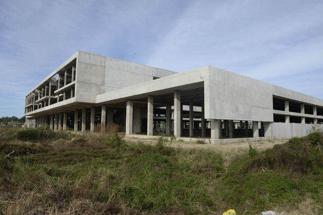 La estructura edilicia que asoma en el límite entre Rosario y Villa Gobernador Gálvez. Cuando se concluya