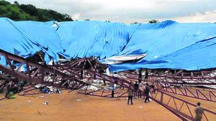 Al menos 200 muertos al caerse el techo de una iglesia en plena misa en Nigeria