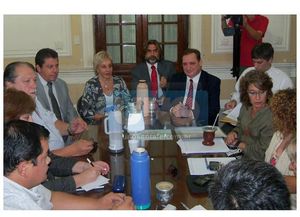 Cuarto intermedio entre los gremios docentes y estatales hasta mañana