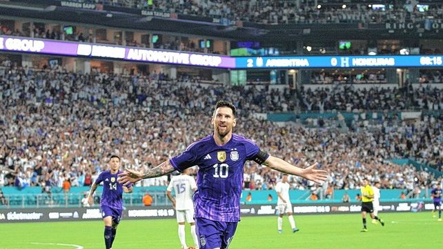 Argentina goleó a Honduras 3-0 con dos goles de Lionel Messi y el restante lo anotó Lautaro Martínez.