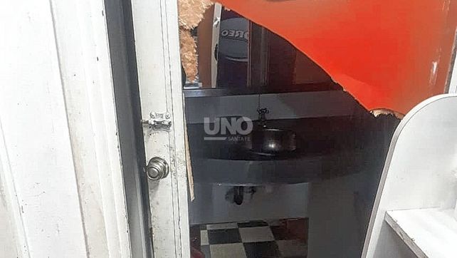 La puerta del baño del local