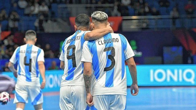 Venció a Francia 3 a 2 en una de las semifinales del certamen que se desarrolla en Uzbekistan. El rival del seleccionado argentino será Brasil.