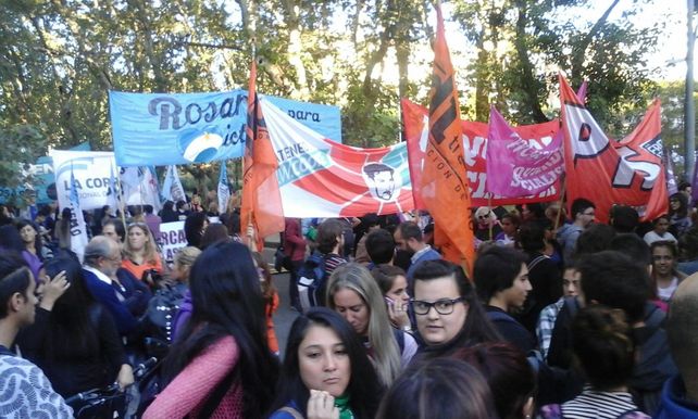 Ni una menos. La manifestación marchó de plaza San Martín a Tribunales.