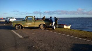 Evadió control vehicular y se hundió con sus hijas en la laguna La Picasa