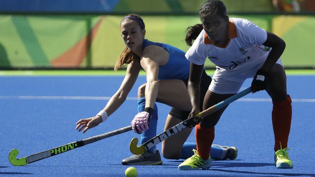 Carla Rebecchi disputa la bocha con Sunita Lakra