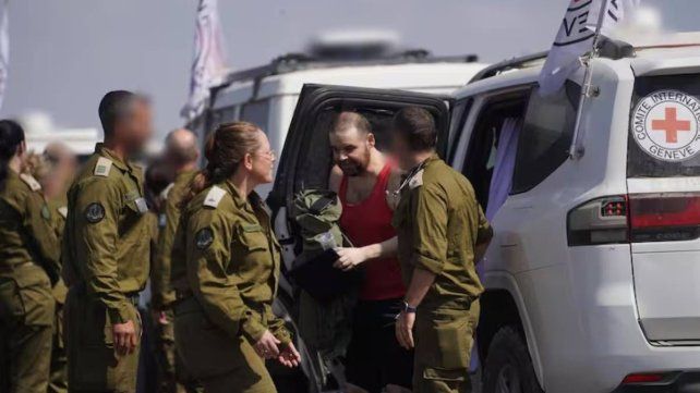 Las primeras imágenes de los argentinos secuestrados por Hamas luego de más de 700 días en cautiverio