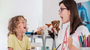 Fonoaudiólogos alertan que no logran cubrir la alta demanda por falta de cargos