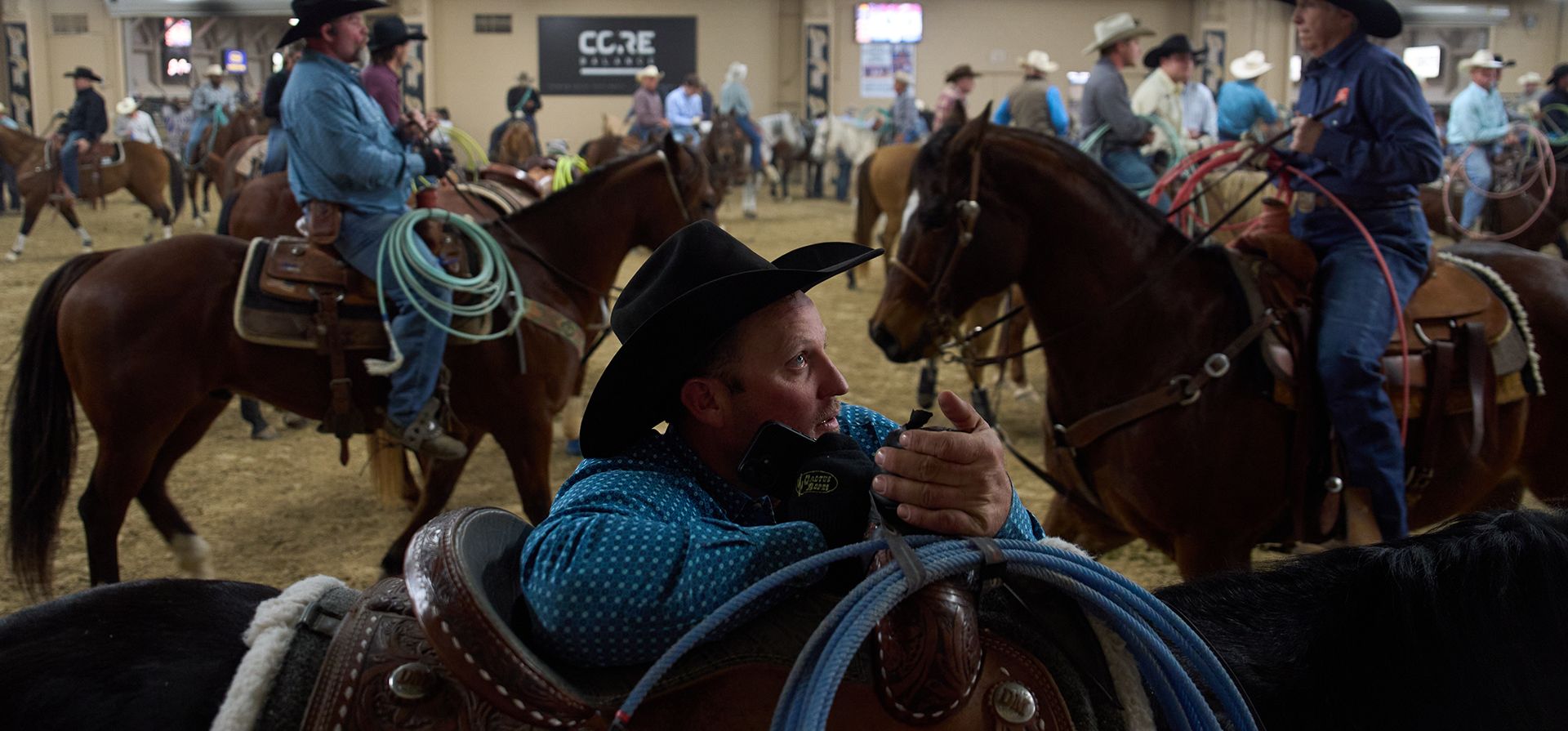 Jinetes esperan para competir durante la Serie Mundial de Lazo por Equipos en el hotel-casino South Point de Las Vegas, el martes 9 de diciembre de 2025. (Foto AP/John Locher) Jinetes esperan para competir durante la Serie Mundial de Lazo por Equipos en el hotel-casino South Point de Las Vegas, el martes 9 de diciembre de 2025. (Foto AP/John Locher)