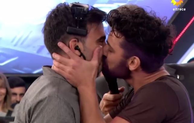 Piquín brilló en la pista del Bailando y le estampó un beso en la boca a Fede Hoppe