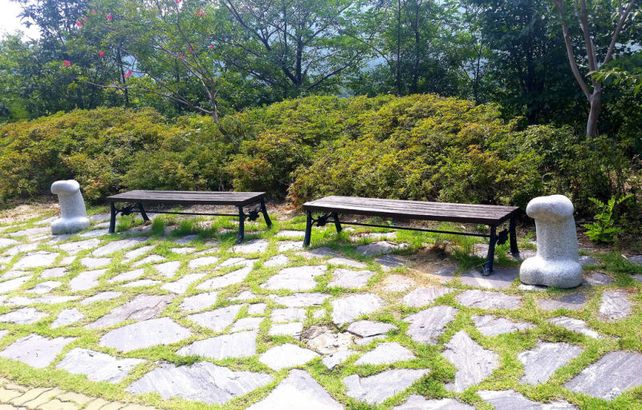 Existe un parque con penes gigantes en Corea del Sur