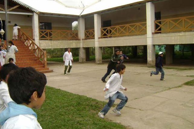 Una alumna recibió un disparo en la rodilla, de una bala perdida, en pleno recreo