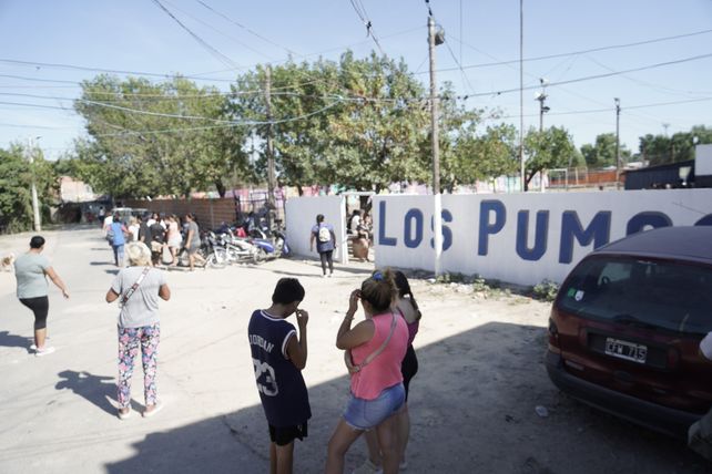 5 de marzo: tras una balacera en el barrio Los Pumitas murió un nene de 11 años. 5 de marzo: tras una balacera en el barrio Los Pumitas murió un nene de 11 años.