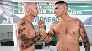 Peligro Mansilla, a la izquierda, dio 76 kilos en la balanza. Orellana acusó 76,200.