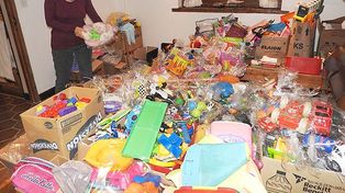 Abrió un hospital de juguetes para pasar del dolor a la solidaridad tras la muerte de su hija