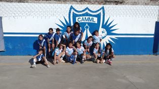 Con el escudo de fondo. La canchita es el mejor lugar que tienen&nbsp;los chicos para aprender a compartir y crecer haciendo deporte, en este caso las chicas jugando&nbsp;al futsal en los torneos oficiales.