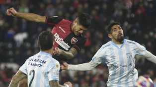 Recalde cabecea bárbaro al gol pero se lo anularían. El tercero seguido al paraguayo.