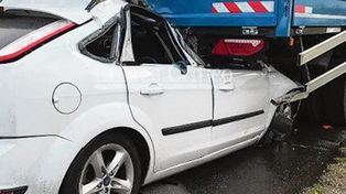 Dos muertos al chocar un auto con un camión a la altura de Zárate