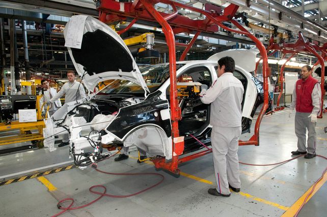 Aquellas industrias que no puedan adaptarse o cuyas matrices no tengan prioridad en invertir en Argentina les va a ser difícil sobrevivir en el largo plazo.&nbsp;