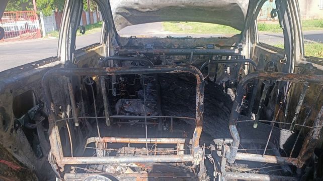 Zona sudoeste: una camioneta quedó totalmente destruida por un incendio