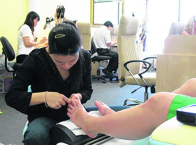 A todos nos crecen las uñas de los pies. Los pedicuros se encuentran con un almanaque que no es de goma.&nbsp;