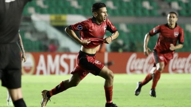 Newells se hizo fuerte ante Blooming ganó 3 a 2 y pasó de fase