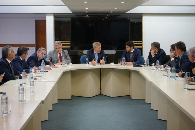 Maximiliano Pullaro participó de una reunión en el Consejo Federal de Inversiones junto a otros gobernadores y legisladores de los bloques de la UCR y Hacemos Coalición Federal. &nbsp; &nbsp; &nbsp;