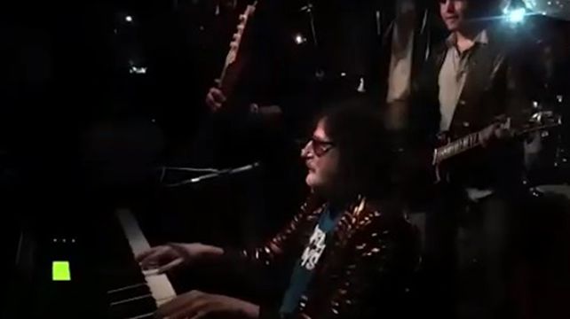 Tomaban cerveza y, de pronto, Charly les dio un recital