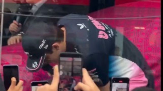 Franco Colapinto destapa el Renault Arkana en México. A la misma hora