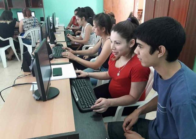 Unos 2.200 millones de jóvenes no tienen acceso a Internet