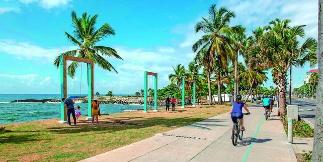 El turismo caribe&ntilde;o tambi&eacute;n se presta a excursiones y actividades recreativas como el ciclismo.