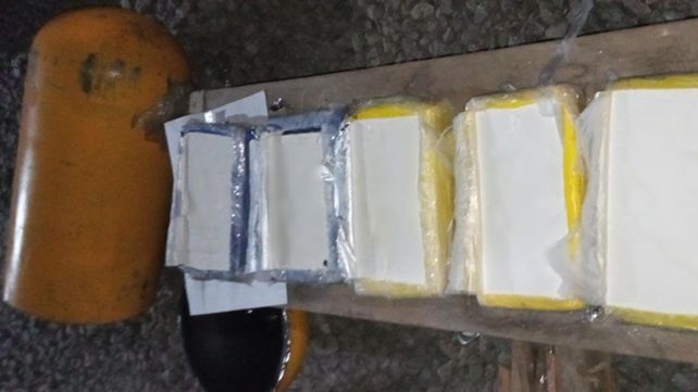 Traficaban entre Salta, Córdoba y Santa Fe cocaína que escondían en tubos de GNC